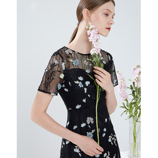 EITIE爱特爱夏季新款时尚镂空网纱印花温柔显瘦收腰A字连衣裙B2107736 商品图3