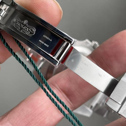 🆕N厂新品 黑水鬼绿水鬼V12版本SUB版的，主要升级机芯摆轮，跟表壳内结构细节，还有外观表带表壳拉砂打磨。V12版本只有新3135机芯。现货出售。 商品图14