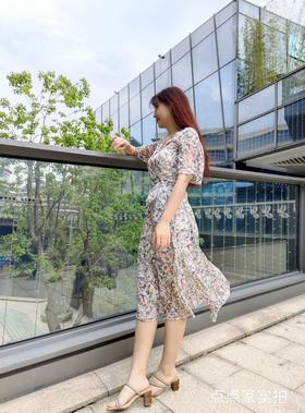【梅豆】日系V领一片式碎花连衣裙