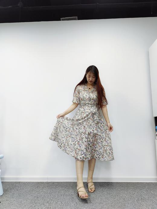 【梅豆】日系V领一片式碎花连衣裙 商品图1