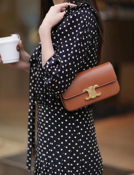 𝐂𝐄𝐋𝐈𝐍𝐄 凯旋牛皮腋下包-棕色（原厂皮） 商品图2