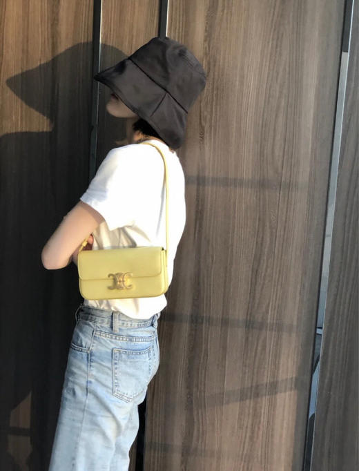 𝐂𝐄𝐋𝐈𝐍𝐄 凯旋牛皮腋下包-鹅黄色（原厂皮） 商品图0