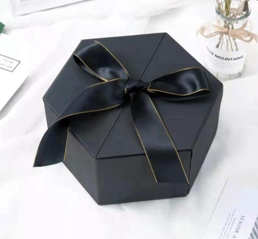 【520专享-完美礼物】爱你一生一世长长久久口红套盒/口红盲盒  情人节配高端礼盒装（方管/圆管/口红/唇釉/滋润/哑光全部随机顺丰发） 商品图4