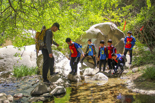 六一儿童节徒步穿越水泉沟徒步野长城攀爬水枪大战