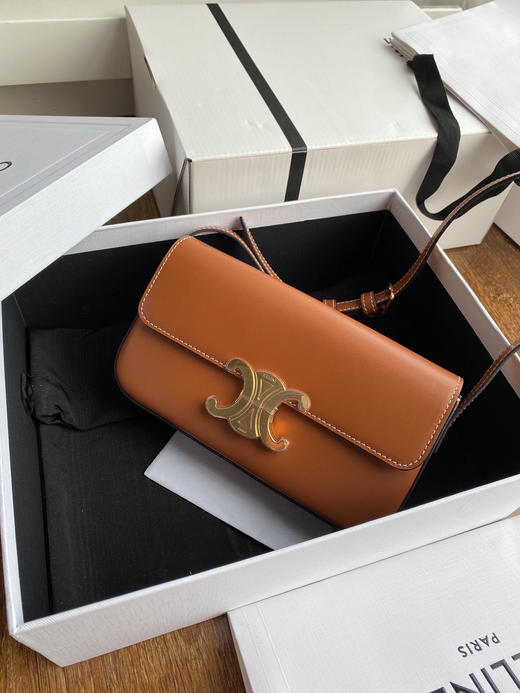 𝐂𝐄𝐋𝐈𝐍𝐄 凯旋牛皮腋下包-棕色（原厂皮） 商品图5