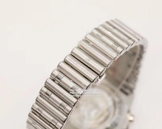 【硬核钢王】GF新品百年灵Chronomat，备受关注的蝴蝶扣辊珠精钢表链因其类似“子弹”的外形被称为“子弹链”。一体式圆滑倒角处理，每一处细节都展现出高辨识度机械美感❕ 商品图6