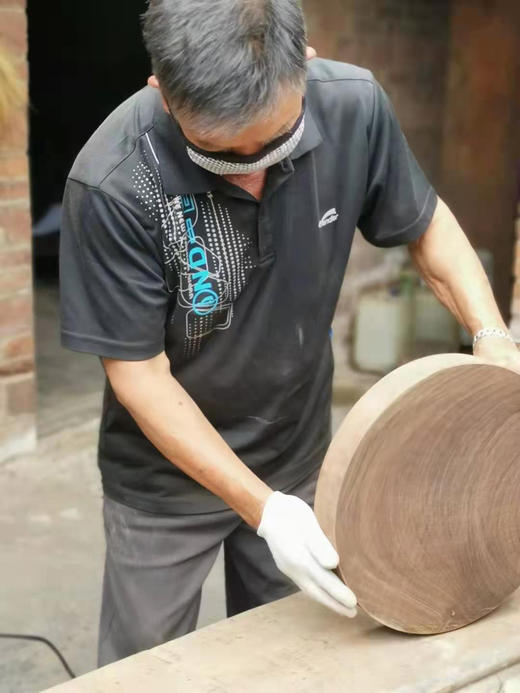 【团购特惠】 正宗老挝蚬木圆砧板。人工切割打磨 纹理不一  天然无防裂药水 健康安全。下单前请下拉屏幕，查看商品详情 商品图3