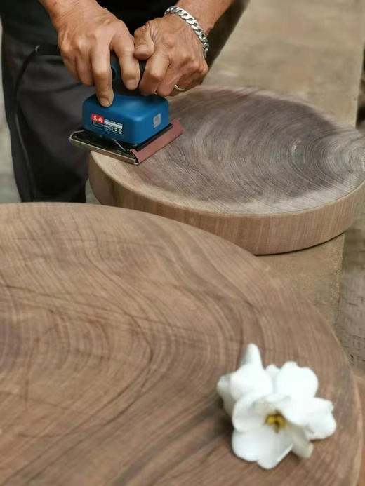 【团购特惠】 正宗老挝蚬木圆砧板。人工切割打磨 纹理不一  天然无防裂药水 健康安全。下单前请下拉屏幕，查看商品详情 商品图5