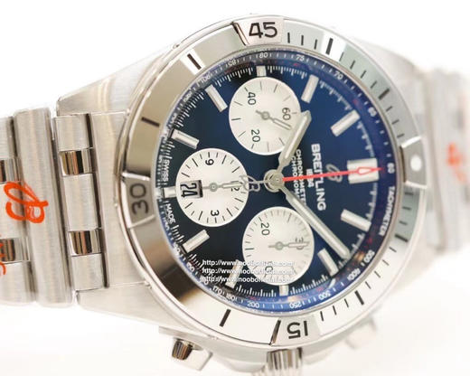 【硬核钢王】GF新品百年灵Chronomat，备受关注的蝴蝶扣辊珠精钢表链因其类似“子弹”的外形被称为“子弹链”。一体式圆滑倒角处理，每一处细节都展现出高辨识度机械美感 商品图2