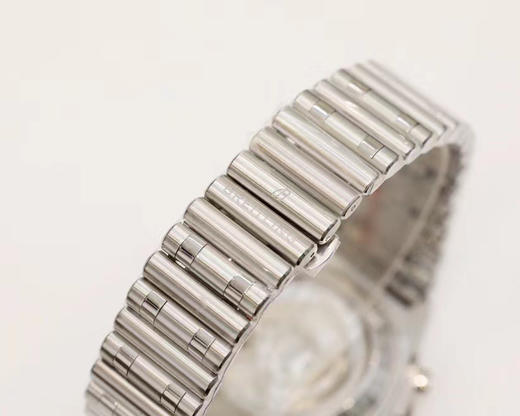 【硬核钢王】GF新品百年灵Chronomat，备受关注的蝴蝶扣辊珠精钢表链因其类似“子弹”的外形被称为“子弹链”。一体式圆滑倒角处理，每一处细节都展现出高辨识度机械美感 商品图9