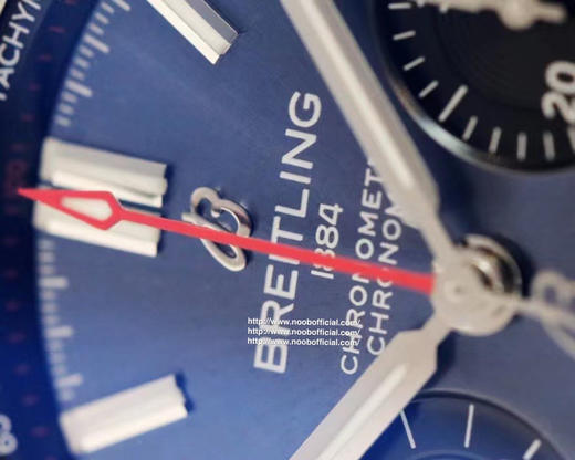【硬核钢王】GF新品百年灵Chronomat，备受关注的蝴蝶扣辊珠精钢表链因其类似“子弹”的外形被称为“子弹链”。一体式圆滑倒角处理，每一处细节都展现出高辨识度机械美感❕ 商品图4