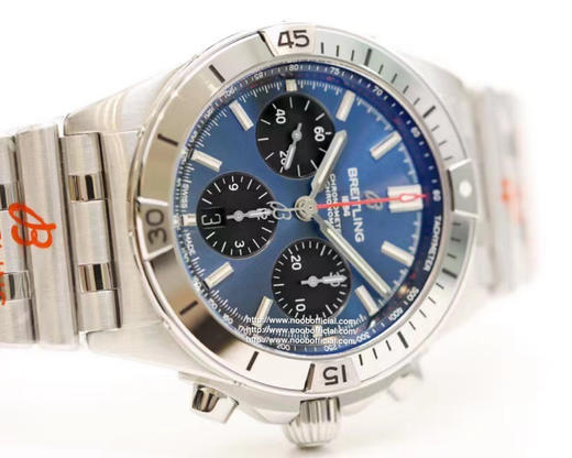 【硬核钢王】GF新品百年灵Chronomat，备受关注的蝴蝶扣辊珠精钢表链因其类似“子弹”的外形被称为“子弹链”。一体式圆滑倒角处理，每一处细节都展现出高辨识度机械美感❕ 商品图0