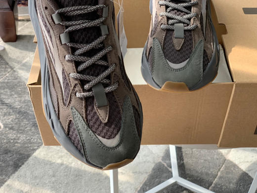 YEEZY BOOST 700-晶洞 商品图3