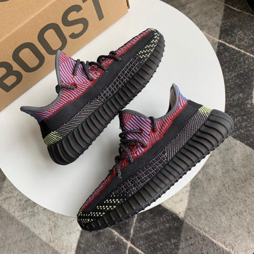 YEEZY BOOST 350 V2 - 黑红拼接满天星 商品图5