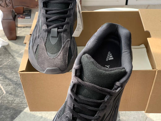 YEEZY BOOST 700-黑魂 商品图5
