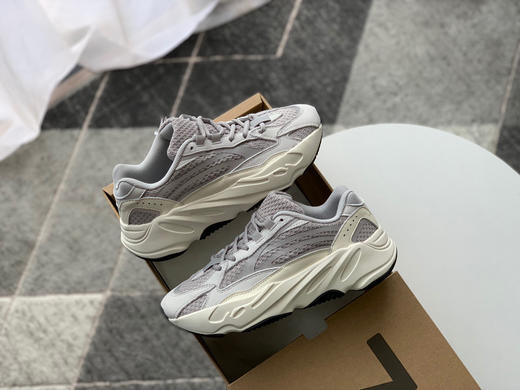 YEEZY BOOST 700-灰白 商品图1
