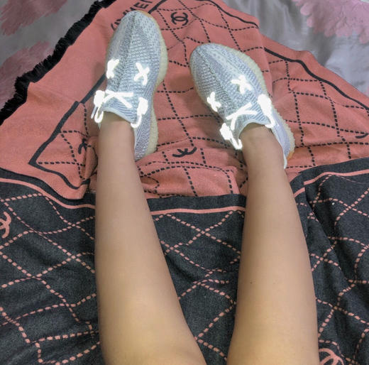 最新Yeezy Boost 350 V2 Yeshaya灰天使 商品图3