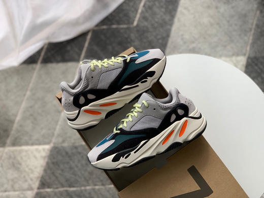 YEEZY BOOST 700-初代 商品图1