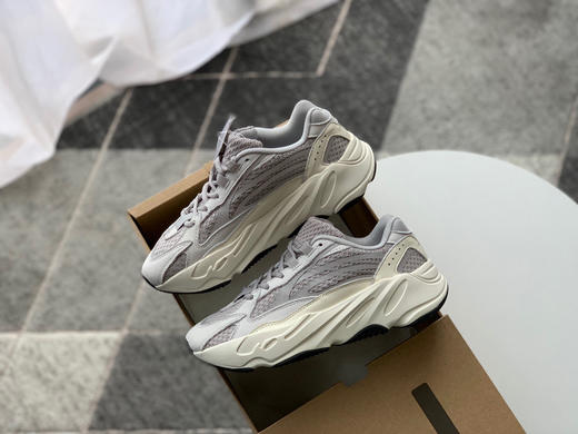 YEEZY BOOST 700-灰白 商品图0