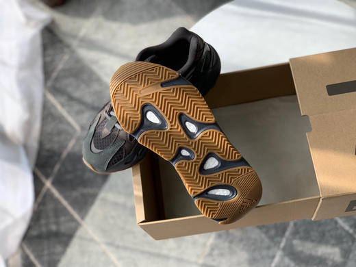 YEEZY BOOST 700-晶洞 商品图7