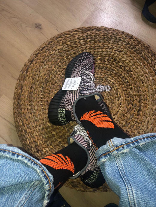 YEEZY BOOST 350 V2 - 黑红拼接满天星 商品图1