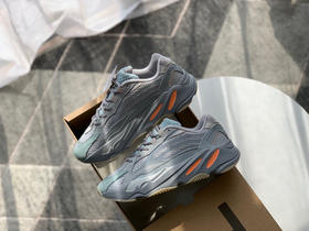 YEEZY BOOST 700-冰蓝