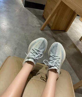 YEEZY BOOST 350 V2 - 冰蓝满天星