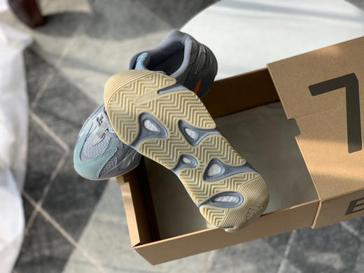 YEEZY BOOST 700-冰蓝 商品图7