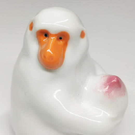 不仁斋 薛继业 陶瓷雕塑系列 己亥年献桃猴 文房摆件 茶宠 商品图3