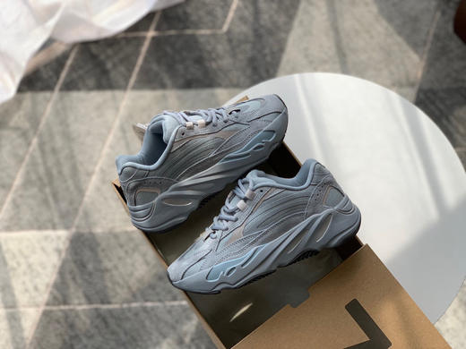 YEEZY BOOST 700-医院蓝 商品图1