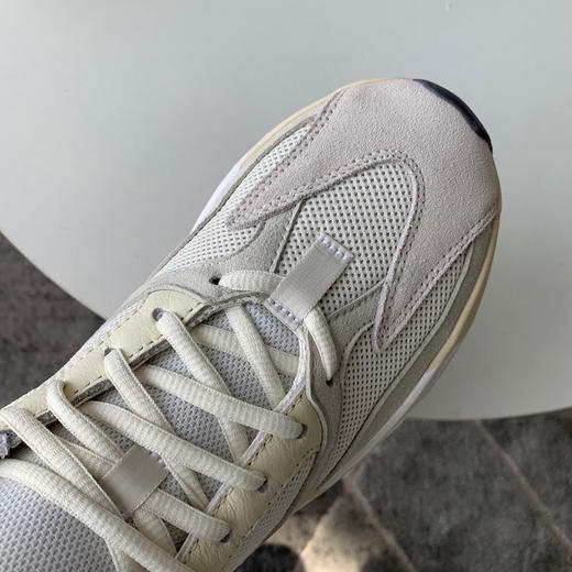 YEEZY BOOST 700-奶白 商品图3