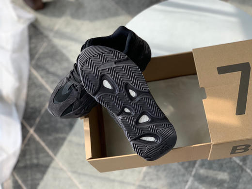 YEEZY BOOST 700-黑魂 商品图7