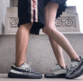 YEEZY BOOST 350 V2 - 黑色满天星