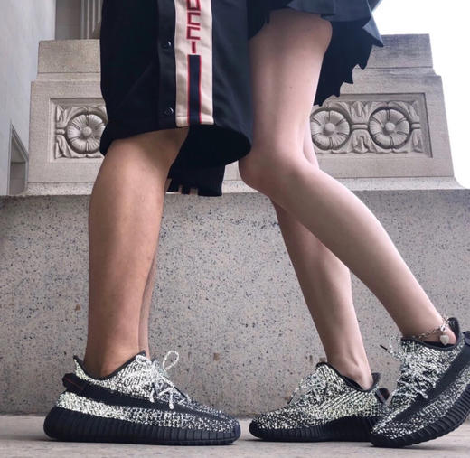 YEEZY BOOST 350 V2 - 黑色满天星 商品图0