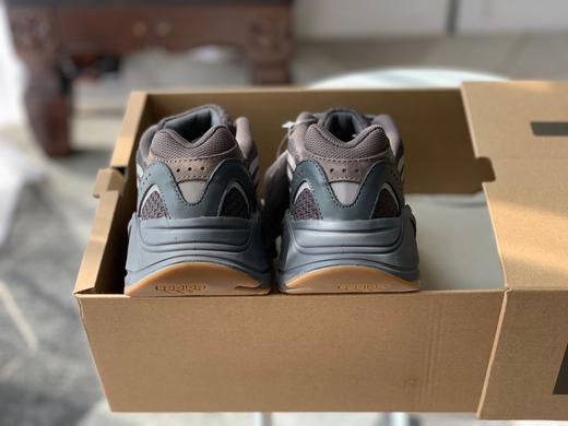 YEEZY BOOST 700-晶洞 商品图6