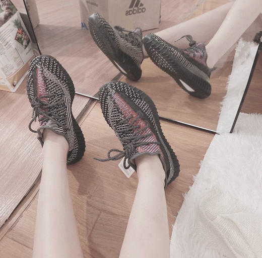 YEEZY BOOST 350 V2 - 黑红拼接满天星 商品图0