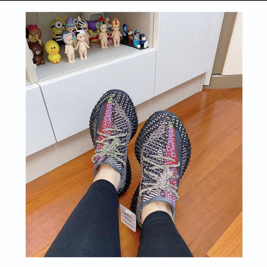 YEEZY BOOST 350 V2 - 黑红拼接满天星 商品图2