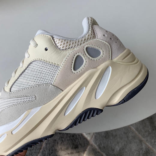 YEEZY BOOST 700-奶白 商品图4
