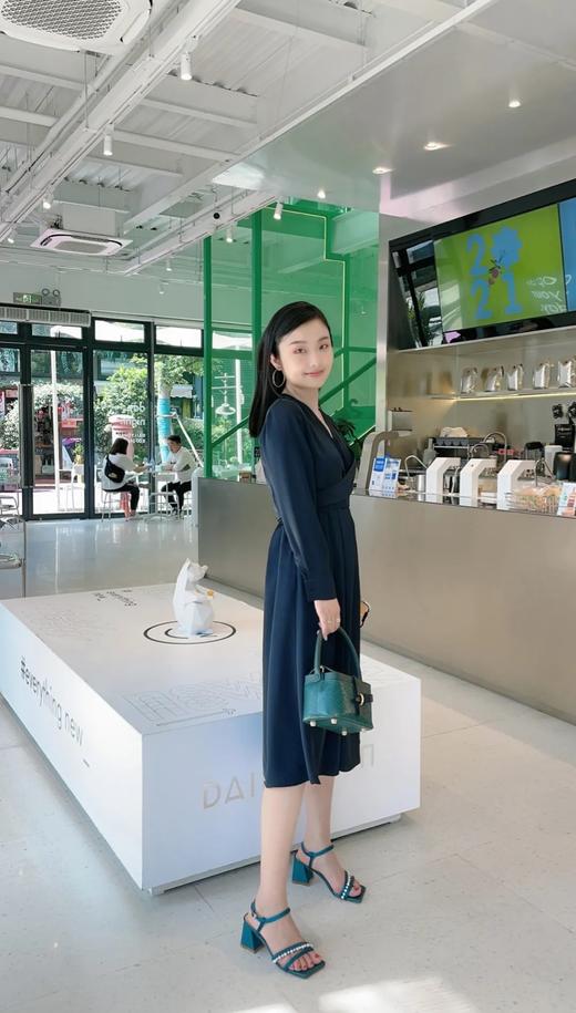 【断码特惠不退换】花花品质生活-花痴力荐｜yi线品牌代工厂定制款 -孔雀蓝丝绸牛皮一字珍珠凉鞋 商品图5