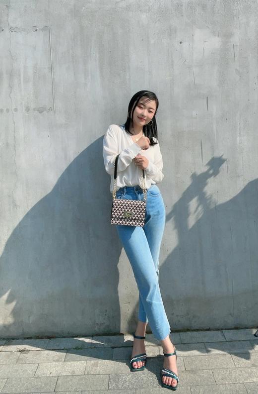 【断码特惠不退换】花花品质生活-花痴力荐｜yi线品牌代工厂定制款 -孔雀蓝丝绸牛皮一字珍珠凉鞋 商品图11