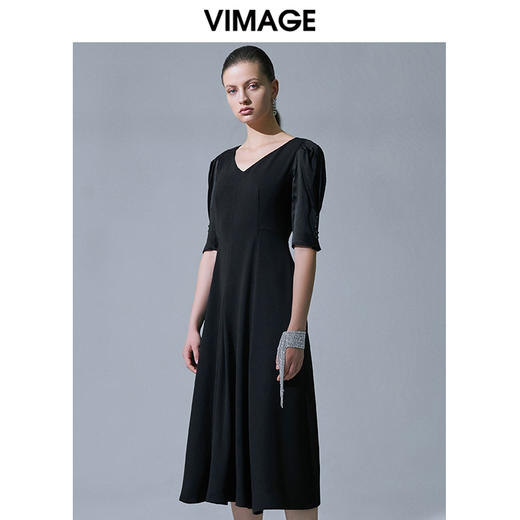 VIMAGE纬漫纪夏季新款显瘦优雅V领纯色高腰显瘦连衣裙女V1507112 商品图1