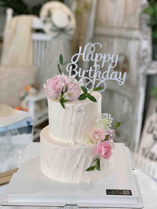 宫崎骏的夏天，迷你小双层的鲜花蛋糕，因鲜花购买季节不同，花材或有部分调整，可私信客服后下单，或留言告诉我们蛋糕主人年龄喜好，私人订制 商品图10