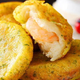 热卖【鱼香虾饼】精选鳕鱼和整颗白虾，油煎后外酥里嫩，原料精挑细选，少处理，原滋原味！绿色生态有营养！鱼肉虾仁鲜甜，搭配咸香的海苔，鲜与香完美结合，入口外焦里嫩！