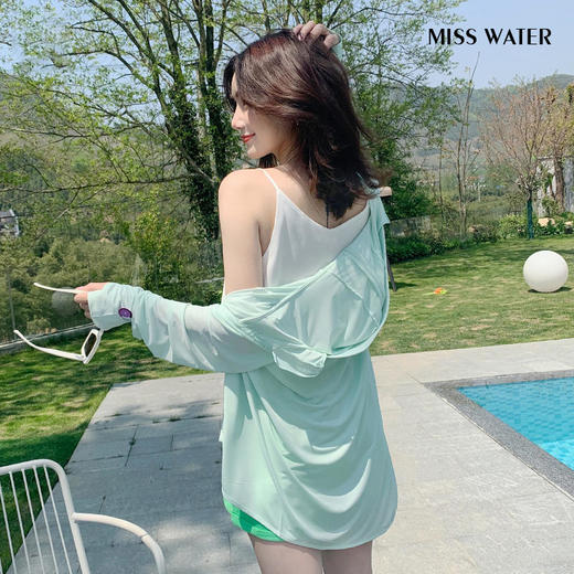 拍2送美腿连裤袜1双！【冰感防晒，UPF50+】全新黑科技冰感-8℃防晒衣，特有感温贴，紫外线变色片，加大加宽帽檐，360°护脸护颈全面防晒，时尚鱼尾设计，轻薄丝滑，亲肤透气！ 商品图10