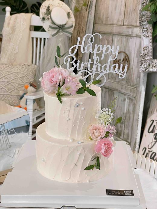 宫崎骏的夏天，迷你小双层的鲜花蛋糕，因鲜花购买季节不同，花材或有部分调整，可私信客服后下单，或留言告诉我们蛋糕主人年龄喜好，私人订制 商品图8