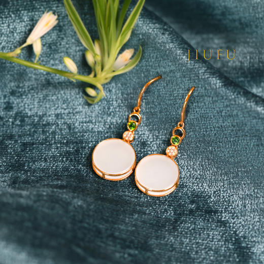 18K玫瑰金和田玉（白玉）镶钻耳饰--花好月圆  /小圆牌12*3.2mm/总长36mm 商品图3