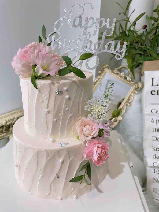 宫崎骏的夏天，迷你小双层的鲜花蛋糕，因鲜花购买季节不同，花材或有部分调整，可私信客服后下单，或留言告诉我们蛋糕主人年龄喜好，私人订制 商品图9