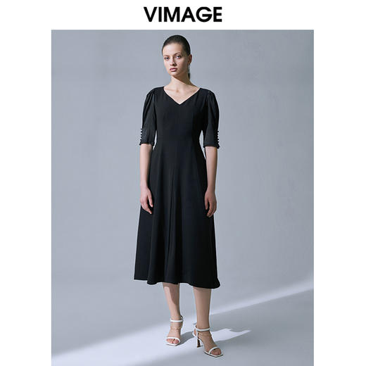 VIMAGE纬漫纪夏季新款显瘦优雅V领纯色高腰显瘦连衣裙女V1507112 商品图0