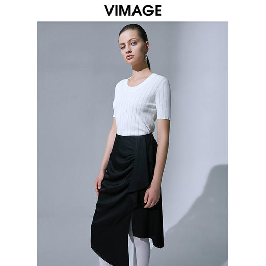 VIMAGE纬漫纪舒适显瘦黑色修身开叉半身裙中长款不规则半裙V1506106 商品图2