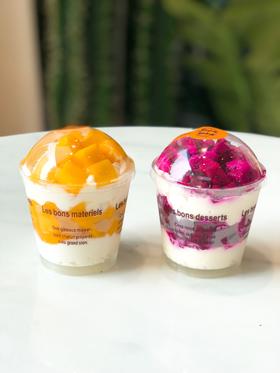 红心果奶油水果杯